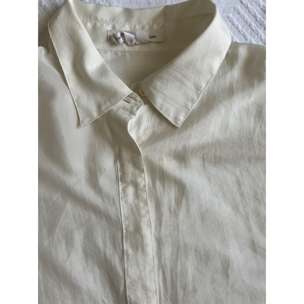 BCBG Generation XS asymmetrical back hem long sleeve collared button up Blouse